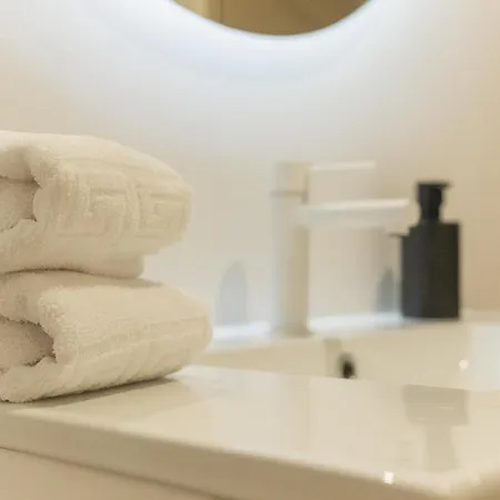Qe Apartment