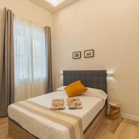 Urania Cadiz Apartments *