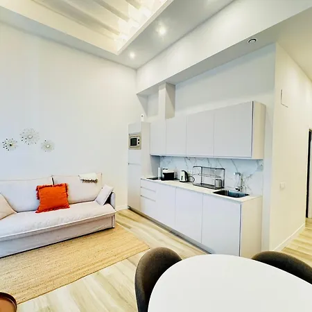 Urania Cadiz Apartments *