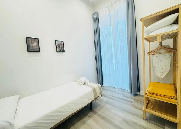 Urania By Soho Boutique * كاديز